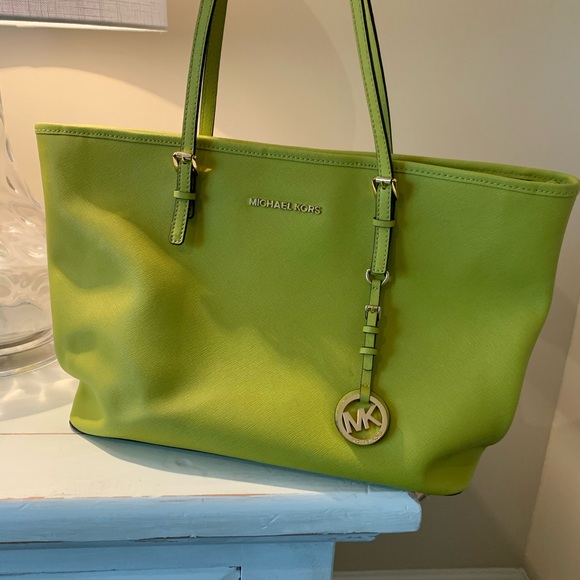Michael Kors Jet Set Traveler - Picture 6 of 7